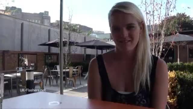 Upskirts spying on blonde teen babe Carly Rae in blonde outdoor flashing and voy